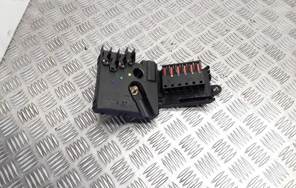 Mercedes-Benz E W211 Fuse module 2119820402