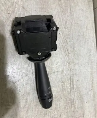 Renault Twingo III Wiper switch E1109571