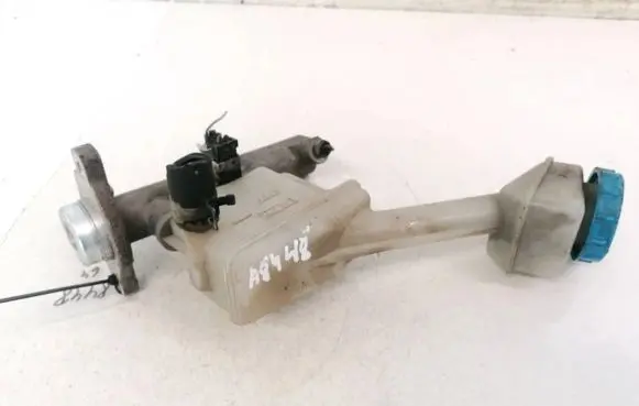 Nissan Primera Brake fluid reservoir 