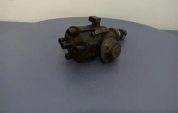 Volkswagen Golf II Spark distributor 050905205C