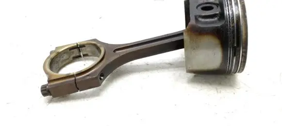 KIA Sportage Piston with connecting rod