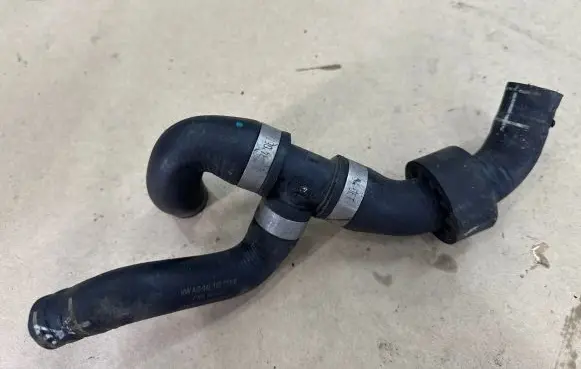 Volkswagen Golf VII Engine coolant pipe/hose 04L122073B 144739