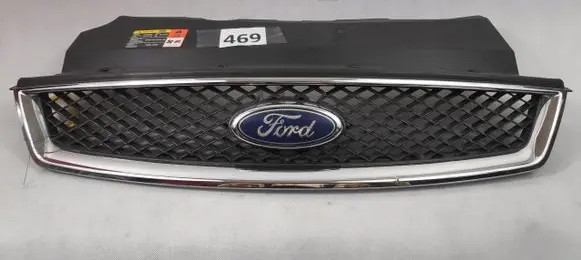 Ford Focus Front bumper upper radiator grill