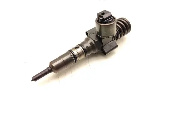 Volkswagen Golf V Fuel injector 03G130073B 0414720403
