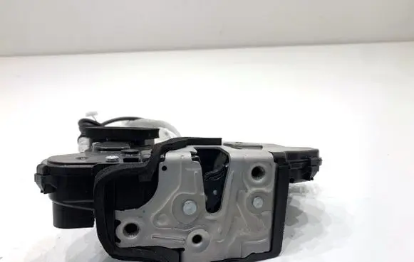 Skoda Kamiq Front door lock 10B837015B