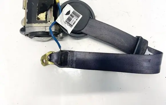 Rear seatbelt