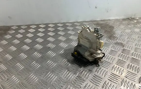 Audi A6 Allroad C6 Rear door lock 4F0839016J