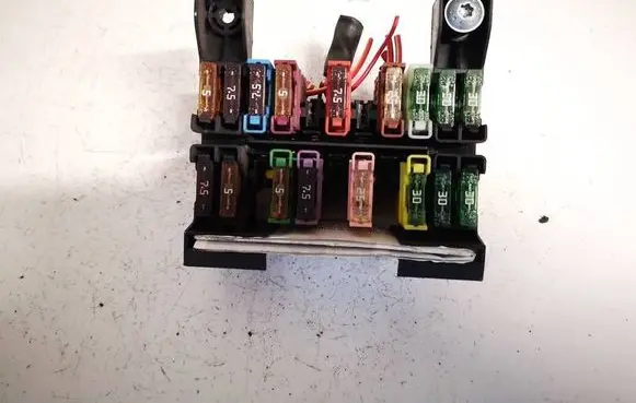 Mercedes-Benz CLS C219 Fuse box set 2115450301 1394331-1
