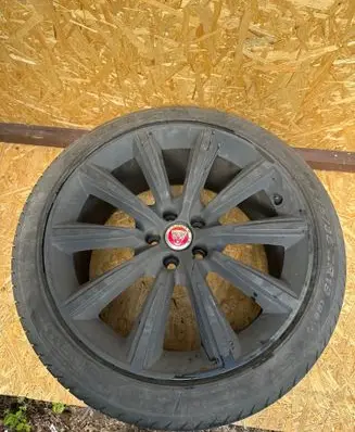 Jaguar F-Type R19 alloy rim 
