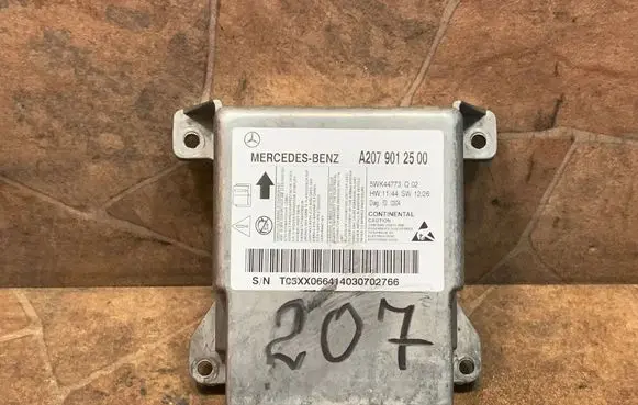 Mercedes-Benz E C207 W207 Airbag control unit/module A2079012500