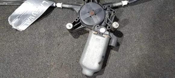 Renault Laguna I Front door window regulator motor 400326A