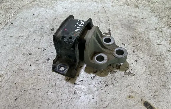 Opel Corsa E Engine mount bracket 468646740