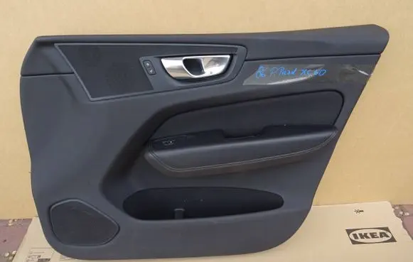 Volvo XC60 Front door card panel trim