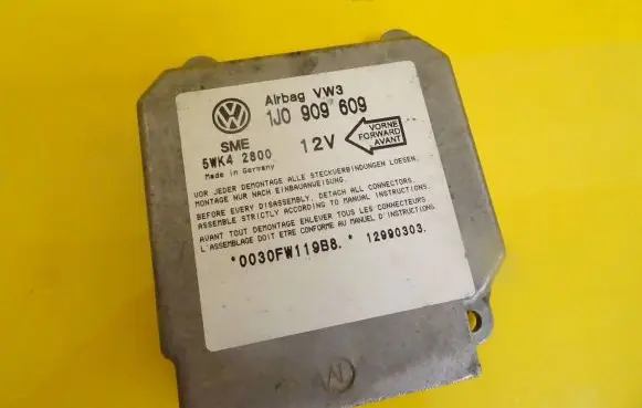 Volkswagen Golf IV Airbag control unit/module 1J0909609