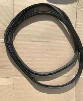 Trunk rubber seal (body)