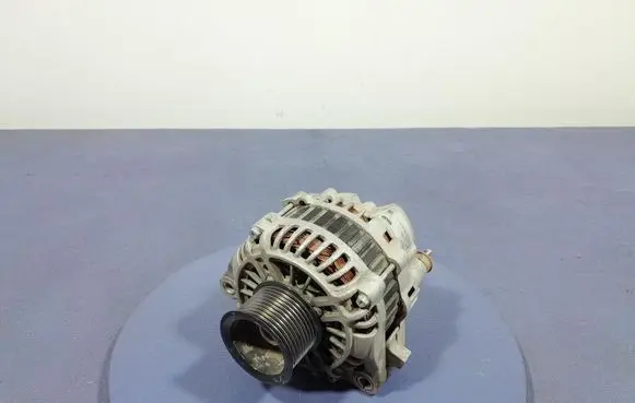 Renault Megane III Generator/alternator F032114303
