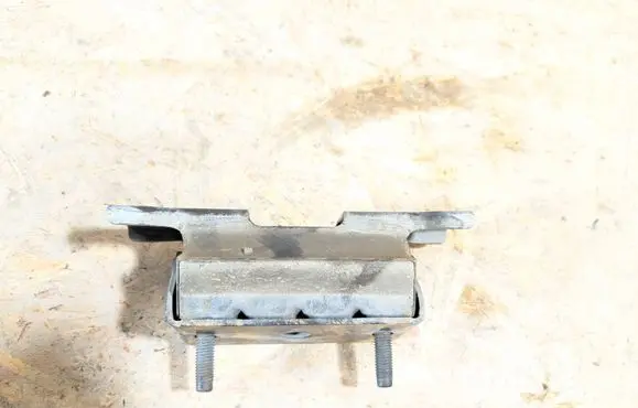 Chevrolet Tahoe Engine mount bracket 85154277
