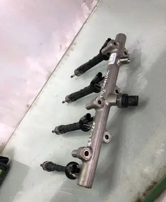 Mercedes-Benz GLA H247 Fuel injectors set A2820702800 A2820702700