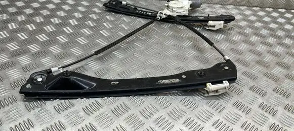 BMW 1 E81 E87 Front door window regulator with motor 7067795 7138465E