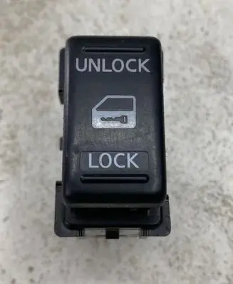 Nissan Pathfinder R51 Central locking switch button 
