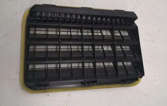 Volkswagen Touareg II Quarter panel pressure vent 7PP819181