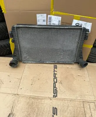 Skoda Octavia Mk2 (1Z) Intercooler radiator 1K0145803E
