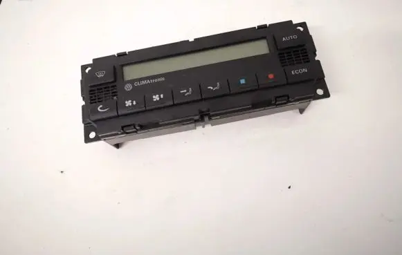 Volkswagen PASSAT B5.5 Climate control unit