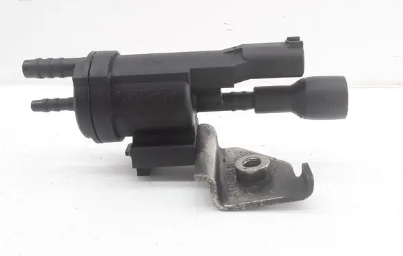 Mercedes-Benz E W211 Valve vacuum 0025401497