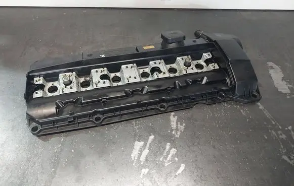 BMW 5 E39 Rocker cam cover 1928402937 111217033411 17033411