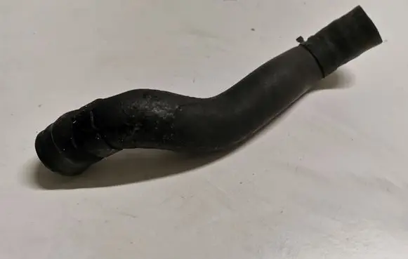 Nissan X-Trail T30 Engine coolant pipe/hose