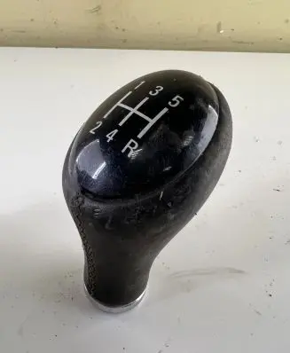 Mitsubishi Space Wagon Gear lever shifter trim leather/knob