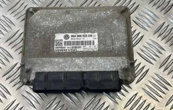 Volkswagen Jetta V Engine control unit/module 06A906033EM 5WP40267