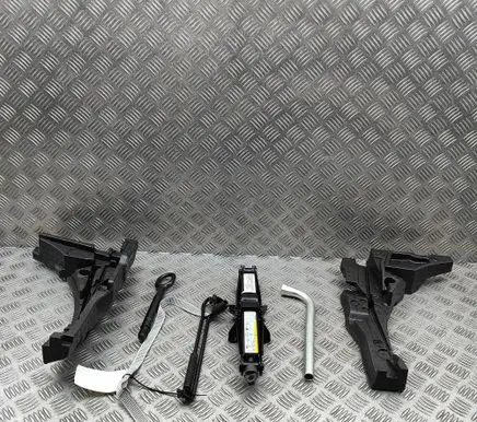 Volkswagen Golf VIII Tool set 5H0012115C 4D0012219A