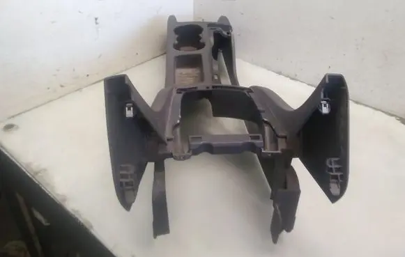 Ford Focus Center console 4M51A045B55AEW