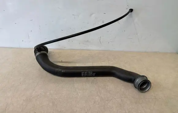 Mercedes-Benz CLS C219 Engine coolant pipe/hose A2115017782