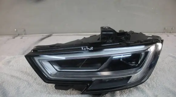Audi A3 S3 8V Headlight/headlamp 8V0941033C 45450426 90104562