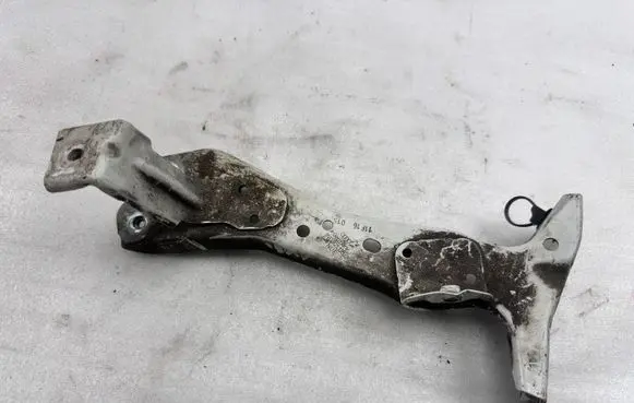 Audi RS3 Fender mounting bracket 8V0821135