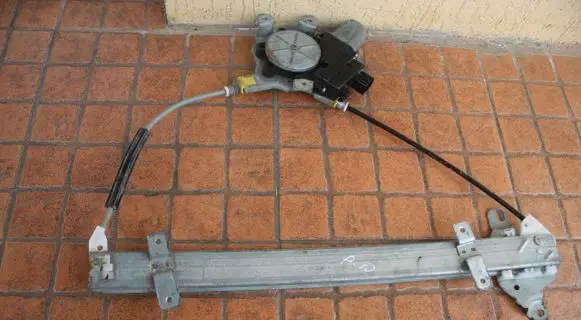 Mitsubishi Outlander Front door window regulator with motor 