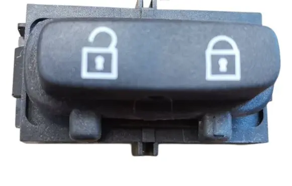 Volvo V70 Central locking switch button 30710475 03451600 SN50025083040393