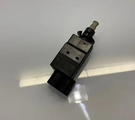 Mercedes-Benz E W211 Brake pedal sensor switch 0015454009 A0015454009