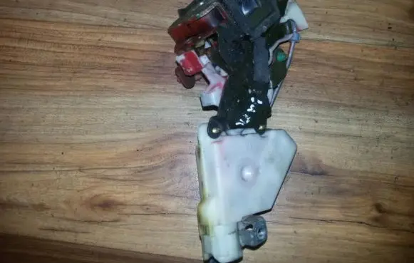 Nissan Sunny Rear door lock 8255379910