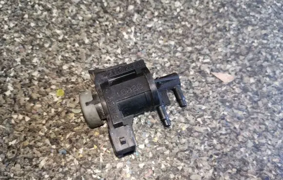 Volkswagen Golf IV Turbo solenoid valve 1J0906283A