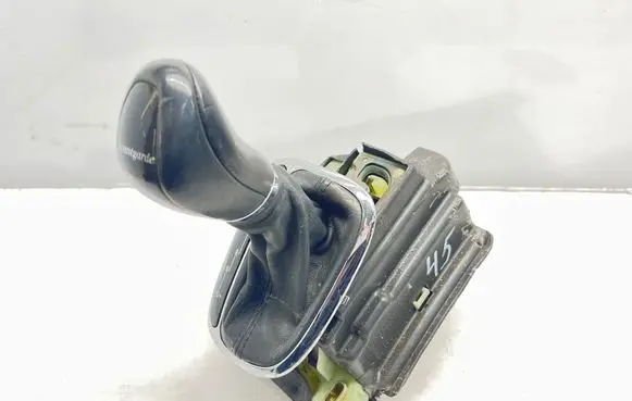 Mercedes-Benz C W203 Gear shifter/selector A2032672524