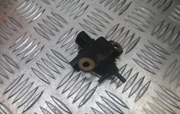Ford Mondeo Mk III Vacuum valve 1S7G-9J559-BA