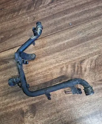Volkswagen PASSAT B5 Engine coolant pipe/hose 038121065C