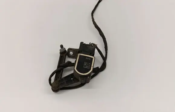 Headlight/headlamp level sensor