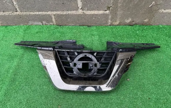 Nissan Juke I F15 ACC Distronic radar sensor grill/trim 