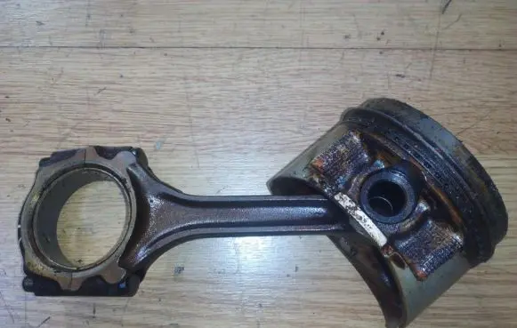Honda Accord Piston with connecting rod