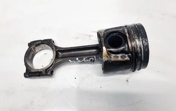 Nissan Qashqai Piston with connecting rod