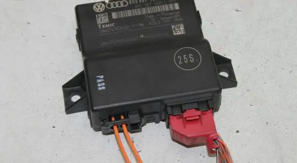 Audi A4 S4 B8 8K Gateway control module 8R0907468H